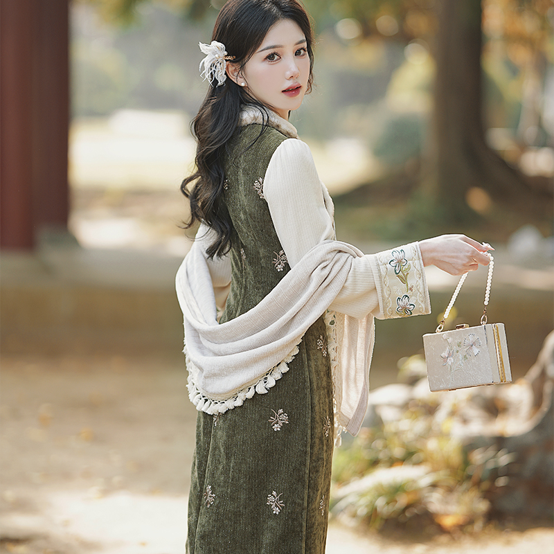 fleece-lined-retro-qipao-dress-with-shawl-and-pendant_2 Fleece Lined Retro Qipao Dress with Shawl and Pendant
