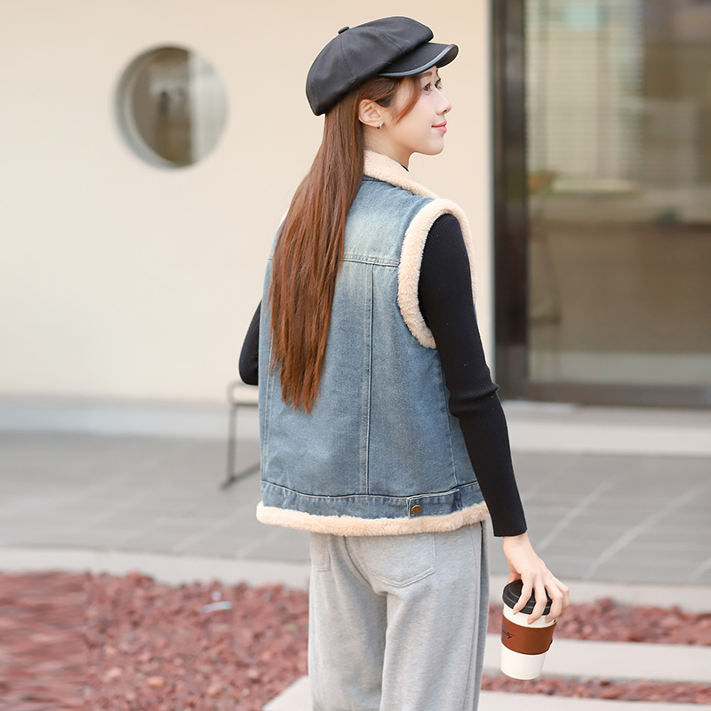 womens-fleece-lined-denim-vest-winter-warm-loose-fit-sleeveless-button-up_3 Women's Fleece-Lined Denim Vest Winter Warm Loose Fit Sleeveless Button-Up